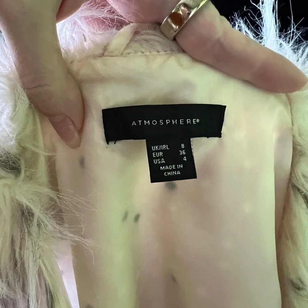 Atmosphere Women’s Cream Faux‎ Fur Vest 4 Small